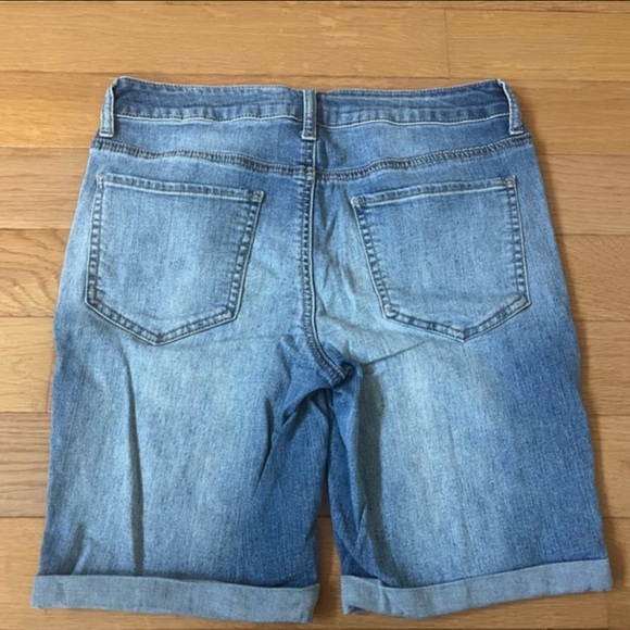 So Juniors Lowrise Bermuda Lightwash Jean Shorts Size 11 - Picture 10 of 10